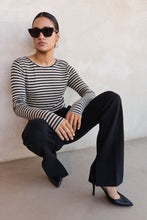 Afbeelding in Gallery-weergave laden, basic ls stripe top 101008 018 chalk
