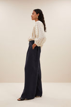 Afbeelding in Gallery-weergave laden, becky dali blouse 25112054 715 dali blue
