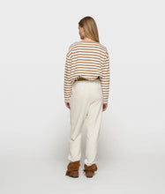 Afbeelding in Gallery-weergave laden, boat neck top stripes 20-775-5204 3071 ecru/suede
