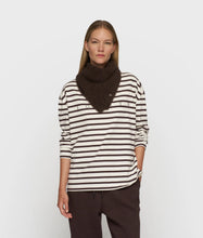 Afbeelding in Gallery-weergave laden, boat neck top stripes 20-775-5204 3072 ecru/wine
