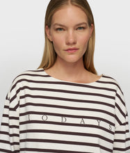 Afbeelding in Gallery-weergave laden, boat neck top stripes 20-775-5204 3072 ecru/wine
