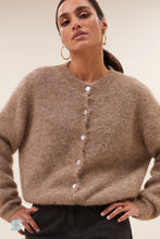 Afbeelding in Gallery-weergave laden, cleo natural cardigan 25514004 730 biscuit

