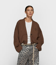Afbeelding in Gallery-weergave laden, croppedbaseballcardigan20-858-62011322darktruffle__1
