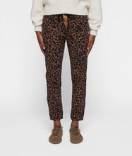 Afbeelding in Gallery-weergave laden, cropped jogger leopard 20-009-5201 1297 dark fudge
