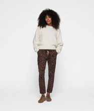 Afbeelding in Gallery-weergave laden, cropped jogger leopard 20-009-5201 1297 dark fudge
