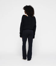 Afbeelding in Gallery-weergave laden, flared pants 20-001-5201 1012 black
