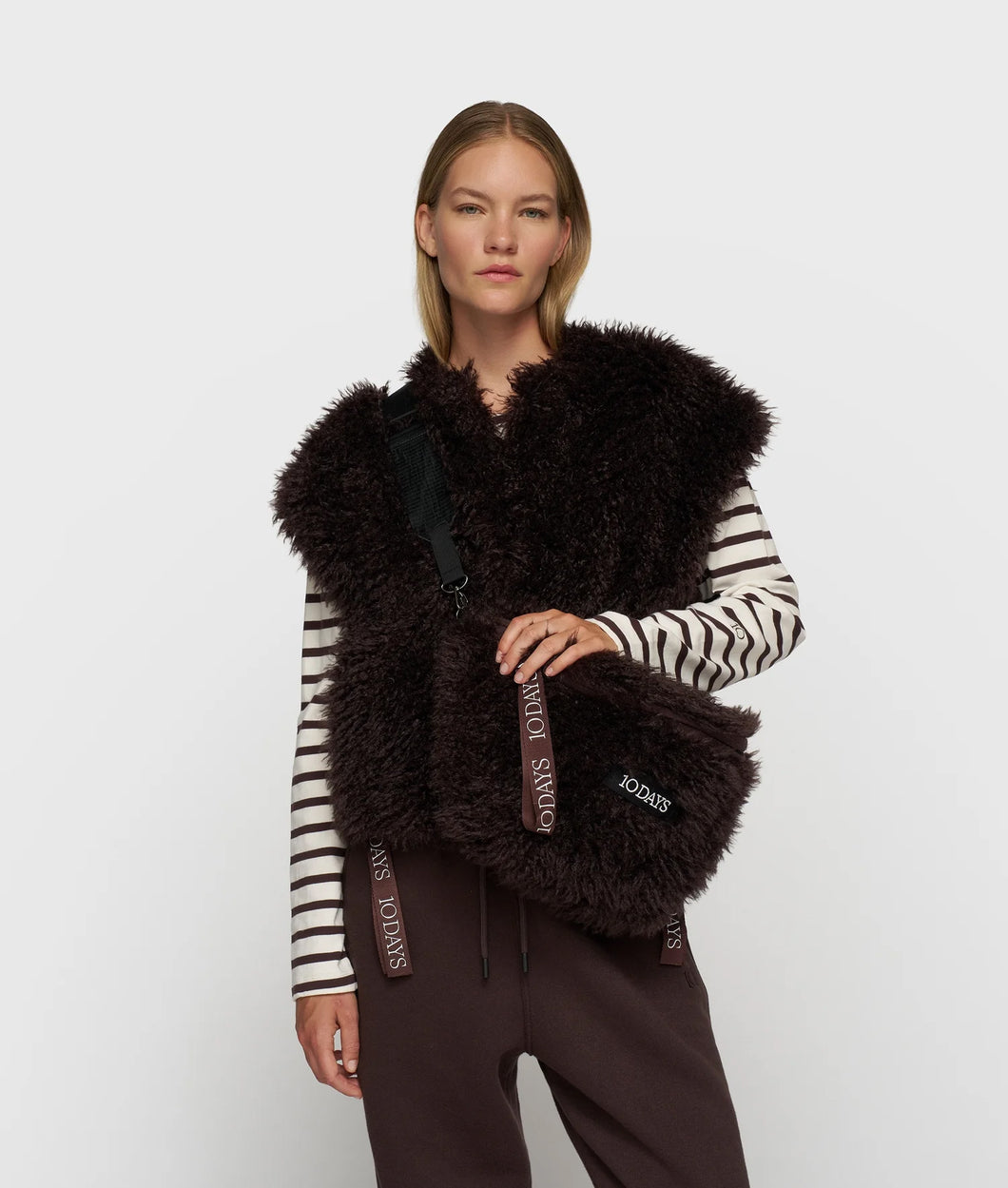 hairy cross body bag 20-964-5204 1319 deep wine