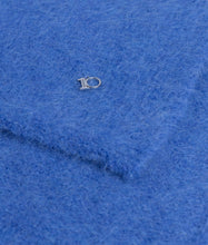 Afbeelding in Gallery-weergave laden, hairyknitscarf20-914-62031341ultramarine__2
