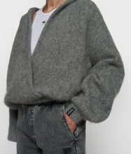 Afbeelding in Gallery-weergave laden, hoodedknitsweater20-614-62034004greymelee__1
