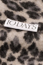 Afbeelding in Gallery-weergave laden, knit scarf leopard 20-903-5204 4000 soft white melee
