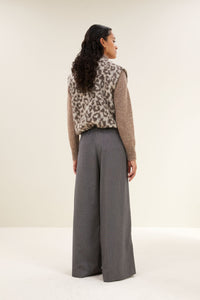 maggie sleeveless leo jacket 25519012 790 leopard print