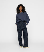 Afbeelding in Gallery-weergave laden, raw edge statement sweater 20-811-5201 1202 yale blue
