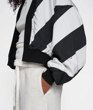 Afbeelding in Gallery-weergave laden, reversible bomber blazer 20-851-5201 1012 black
