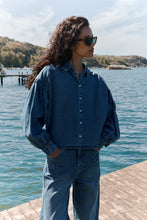 Afbeelding in Gallery-weergave laden, sarah short denim blouse 25512013 1602 medium denim
