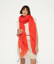 Afbeelding in Gallery-weergave laden, scarf muslin 20-903-4202 1277 poppy red

