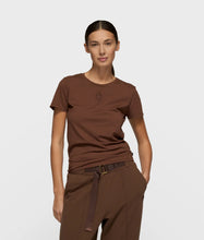 Afbeelding in Gallery-weergave laden, slimshortsleevetee20-743-62011322darktruffle__1
