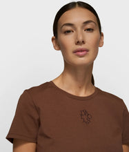 Afbeelding in Gallery-weergave laden, slimshortsleevetee20-743-62011322darktruffle__2
