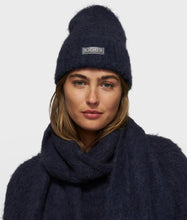Afbeelding in Gallery-weergave laden, soft hairy knit beanie 20-924-5203 1311 dark navy
