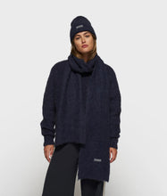Afbeelding in Gallery-weergave laden, soft hairy knit scarf 20-904-5203 1311 dark navy
