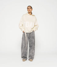 Afbeelding in Gallery-weergave laden, statement logo hoodie 20-805-4204 1287 light natural
