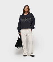 Afbeelding in Gallery-weergave laden, statement sweater 20-800-5203 1311 dark navy
