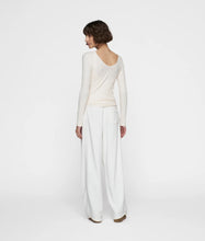 Afbeelding in Gallery-weergave laden, v-neck long sleeve ballet top 20-771-5202 1002 Ecru
