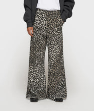 Afbeelding in Gallery-weergave laden, wide leg jogger leopard 20-014-5204 4000 soft white melee
