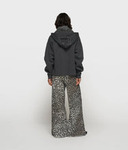 Afbeelding in Gallery-weergave laden, wide leg jogger leopard 20-014-5204 4000 soft white melee

