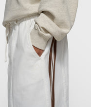 Afbeelding in Gallery-weergave laden, widetaperedpants20-043-62011304opticwhite__3
