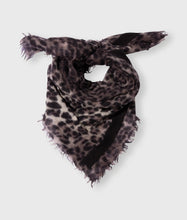 Afbeelding in Gallery-weergave laden, wool bandana leopard 20-905-5204 4000 soft white melee
