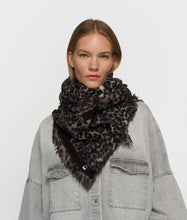 Afbeelding in Gallery-weergave laden, wool scarf leopard 20-913-5204 4000 soft white melee
